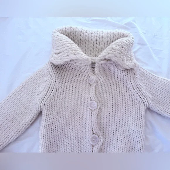 Super soft, cozy off-white wool cardigan with large button up Peter Pan collar - Picture 10 of 13